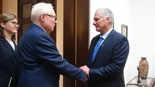 El vicecanciller de Rusia, Serguey Ryabkov, junto al presidente de Cuba, Miguel Díaz Canel. El vicecanciller de Rusia, Serguey Ryabkov, junto al presidente de Cuba, Miguel Díaz Canel.