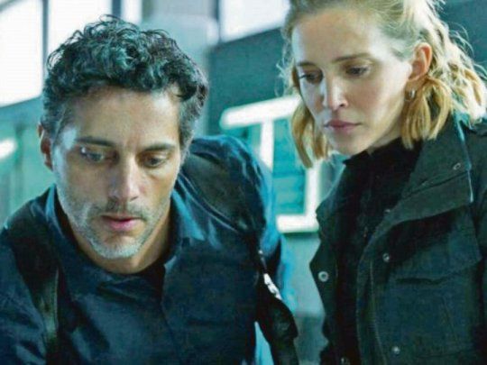 corazonada. Joaquín Furriel y Luisana Lopilato en la película de Alejandro Montiel, donde falla el guión.