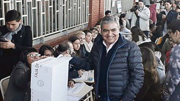 postal. Alfaro, al votar. El sábado circularon papeletas que lo mixturaban con Manzur y con Alperovich.