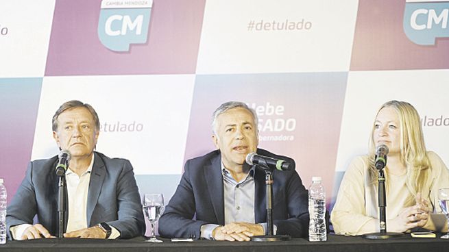 Cierres. Lejos de los actos multitudinarios, los dos principales candidatos para el domingo tuvieron finales de campaña austeros. Alfredo Cornejo realizó una presentación en el club Andes Talleres. 