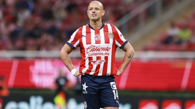 Javier Chicharito Hernández no solo reapareció en Chivas, también lo hizo en sus redes sociales con opiniones que incomodan.