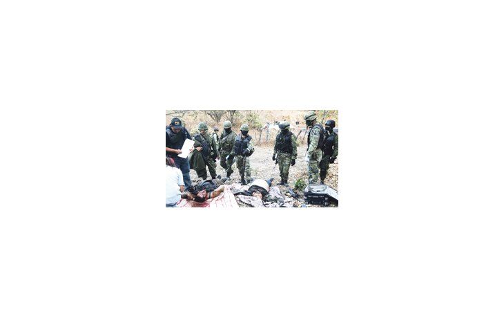 Las bolsas con restos humanos fueron localizadas en una fosa clandestina en el área metropolitana de Guadalajara. Las bolsas con restos humanos fueron localizadas en una fosa clandestina en el área metropolitana de Guadalajara.