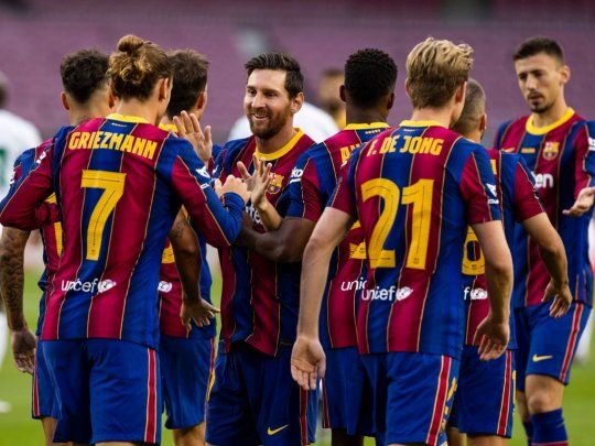 Barcelona, con sus ropa titular, venció a Elche y ganó la Copa Gamper.