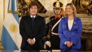 Tras la oficialización en el Boletín Oficial, Alejandra Monteoliva juró como nueva ministra de Seguridad. Tras la oficialización en el Boletín Oficial, Alejandra Monteoliva juró como nueva ministra de Seguridad.