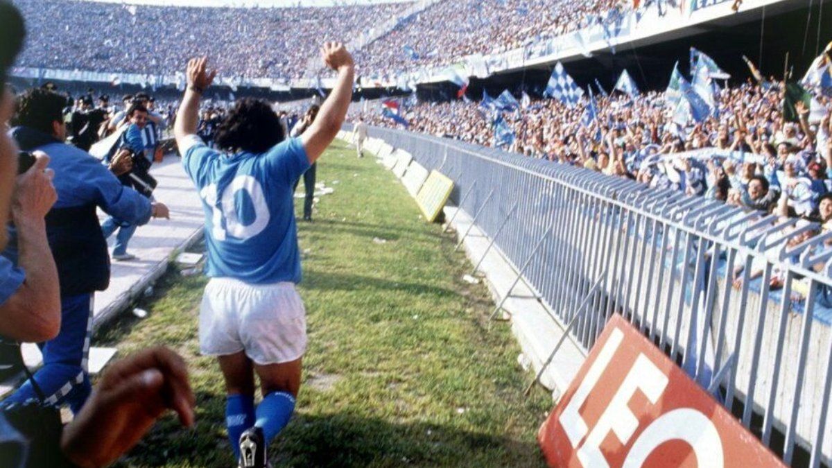 El estadio San Paolo de Napoli se llamará Diego Maradona