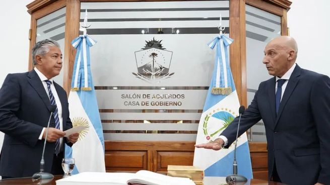 El gobernador Rolando Figueroa le tomó juramento a Pablo Conforte.