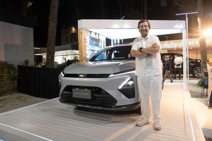 Bernardo García, gerente de Comunicaciones Corporativas de Chevrolet para Argentina, Chile, Paraguay y Uruguay, junto a la nueva Captiva. Bernardo García, gerente de Comunicaciones Corporativas de Chevrolet para Argentina, Chile, Paraguay y Uruguay, junto a la nueva Captiva.