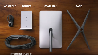 Hay kits de Starlink que se compran en una máquina expendedora. Hay kits de Starlink que se compran en una máquina expendedora.