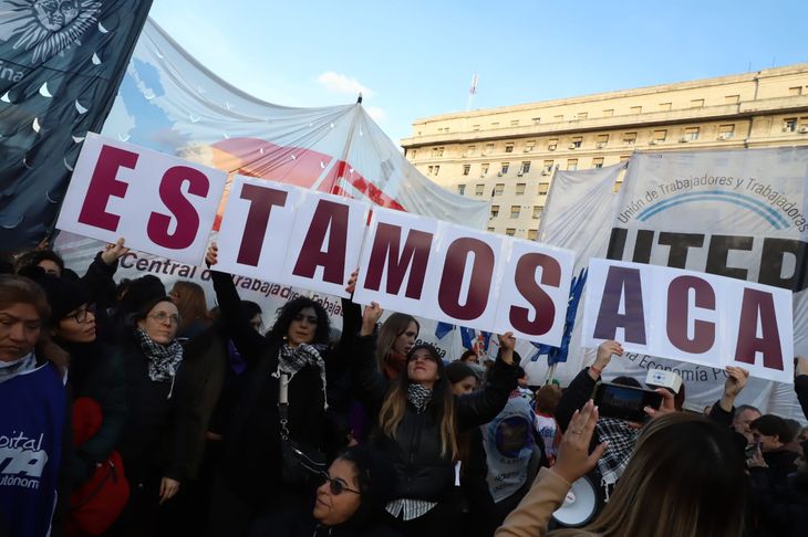 Novena movilización de Ni una Menos frente al Congreso. Novena movilización de Ni una Menos frente al Congreso.