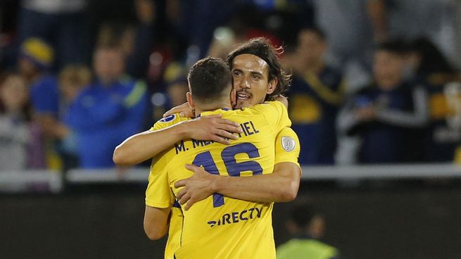 Edinson Cavani celebra la victoria ante Sportivo Trinidense por la Copa Sudamericana. 