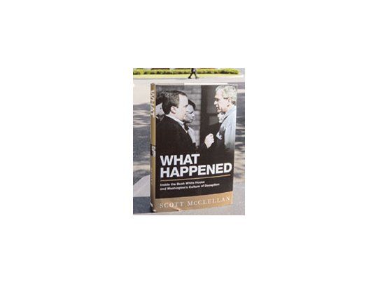 «Lo que pasó: Dentro de la Casa Blanca deBush y la cultura del engaño en Washington», el libro del momento en EE.UU. Las revelacionesdel ex vocero Scott McClellan escandalizana la administración republicana.