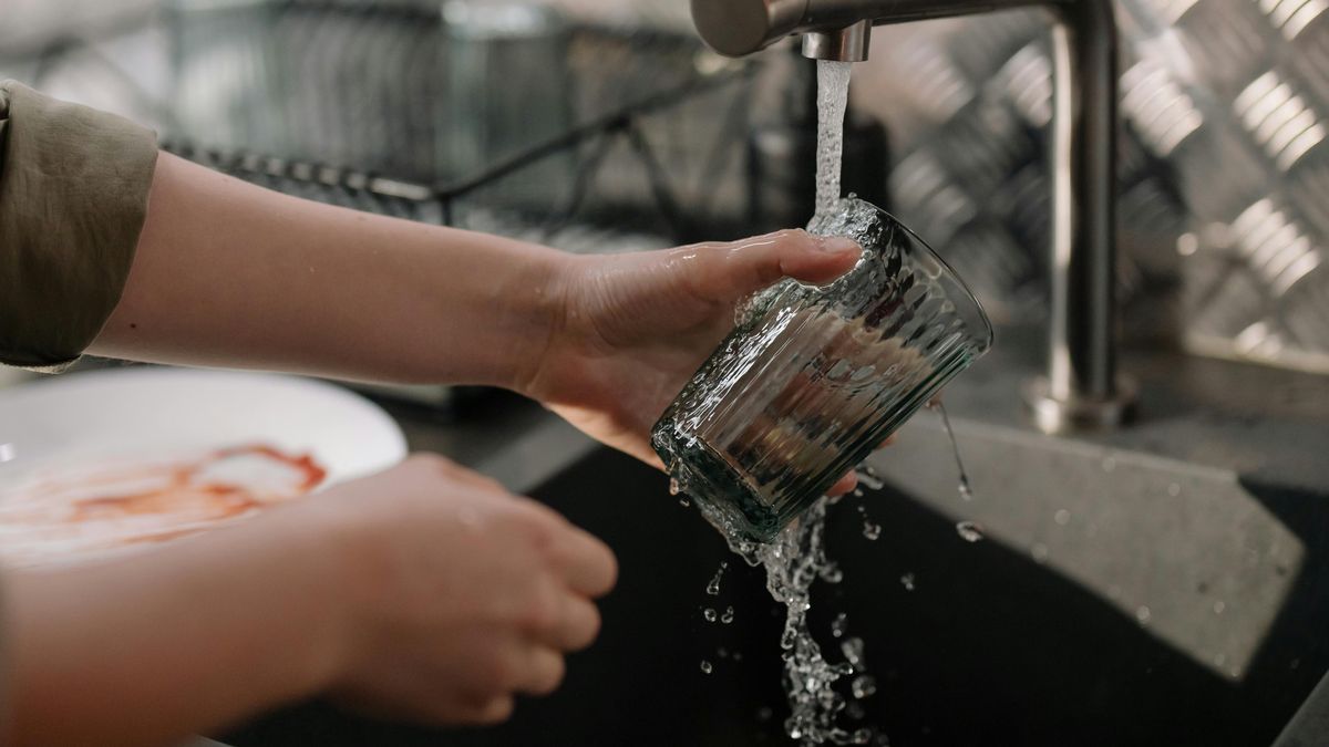 How to unclog the kitchen sink without calling a plumber