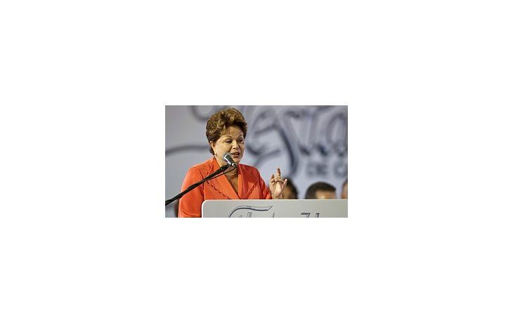 Rousseff viajó a Bahía con su familia y se hospedará en la base naval de Aratú.
