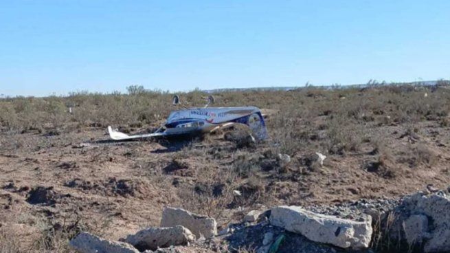 Así quedó la avioneta tras estrellarse en Río Negro