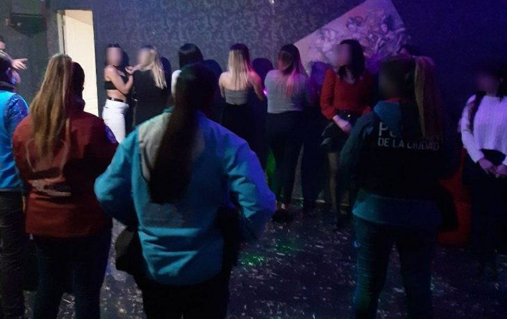Desarticularon una fiesta clandestina con más de 100 asistentes