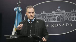 Manuel Adorni confirmó su designación como jefe de Gabinete a través de las redes sociales y agradeció a Javier y Karina Milei por la confianza. Manuel Adorni confirmó su designación como jefe de Gabinete a través de las redes sociales y agradeció a Javier y Karina Milei por la confianza.