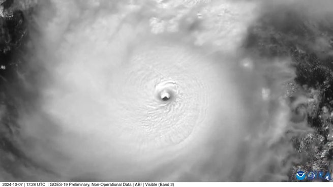 El ojo del huracán Milton visto desde el espacio.