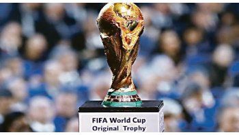 ámbito.com | Incógnita. El trofeo que todos quieren y que en 2026 se la disputarán 48 selecciones. Falta designar la sede, que se sabrá el próximo miércoles 13.