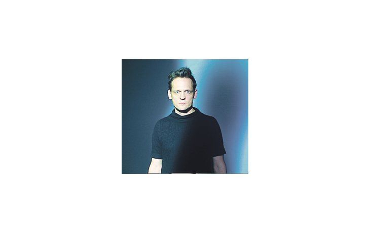 El músico alemán Alva Noto viene al país junto a Ryuichi Sakamoto, como parte de su gira conjunta «S Tour», para presentar su disco «Summvs».