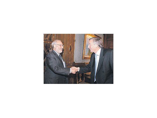 El premioNobel deEconomíaseentrevistócon elpresidenteNéstorKirchnertras suexposiciónenlasjornadasdelBancoCentral.