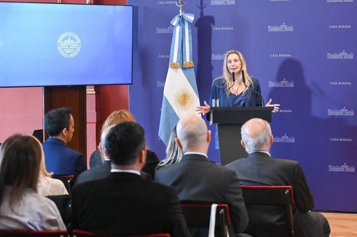 Karina Milei recibió este martes en Casa Rosada a los diputados electos de La Libertad Avanza. Karina Milei recibió este martes en Casa Rosada a los diputados electos de La Libertad Avanza. 