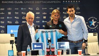 Blanco, Beccacece y Milito, en la presentación oficial del DT.