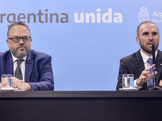 Los ministros de Desarrollo Productivo, Matías Kulfas y de Economía, Martín Guzman, en Casa Rosada.