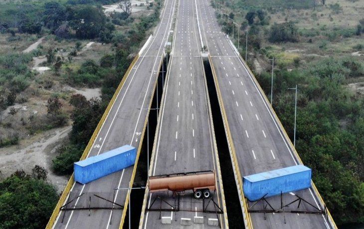 El corte en el puente Tienditas con Colombia.