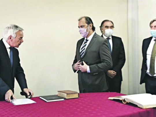Inusual. En un acto inusual por restricciones del covid, la jura de Roberto Boico fue semipresencial en Comodoro Py y seguida por Zoom.