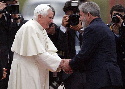 El Papa dio un fuerte mensaje contra el aborto apenas llegó a Brasil (foto 1)