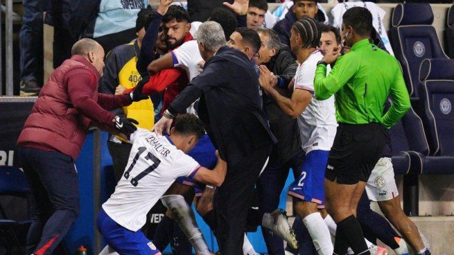 El fuerte cruce entre los jugadores de EEUU y Paraguay