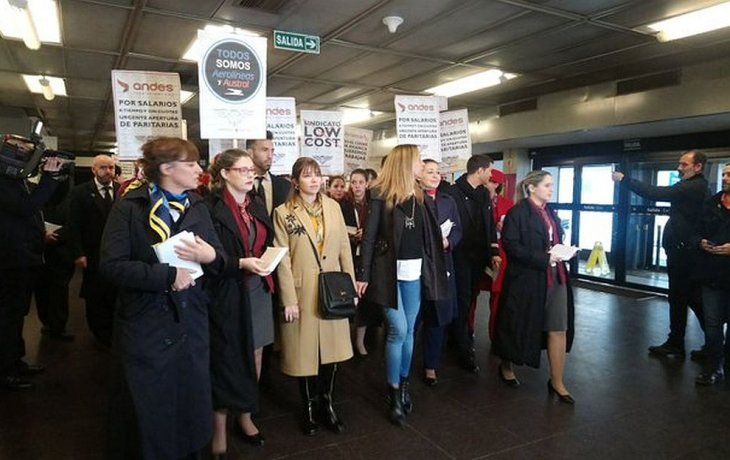 aeronavegantes protestaron en aeroparque por la crisis, pero sin afectar los vuelos