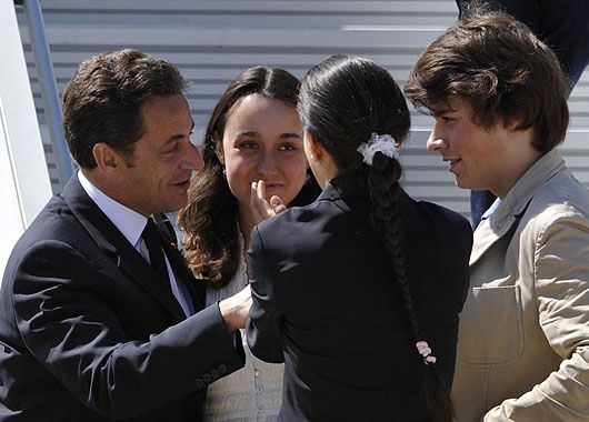 Betancourt al ser recibida por Sarkozy: Le debo la vida a Francia (foto 2)