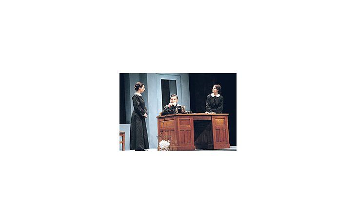 ámbito.com | Fabián Vena, Sylvia Baylé y Gabriela Toscano son los excelentesoficiantes de «La duda», una pieza que trasciende elasunto religioso e involucra a sus protagonistas en un conflictoético de difícil solución.