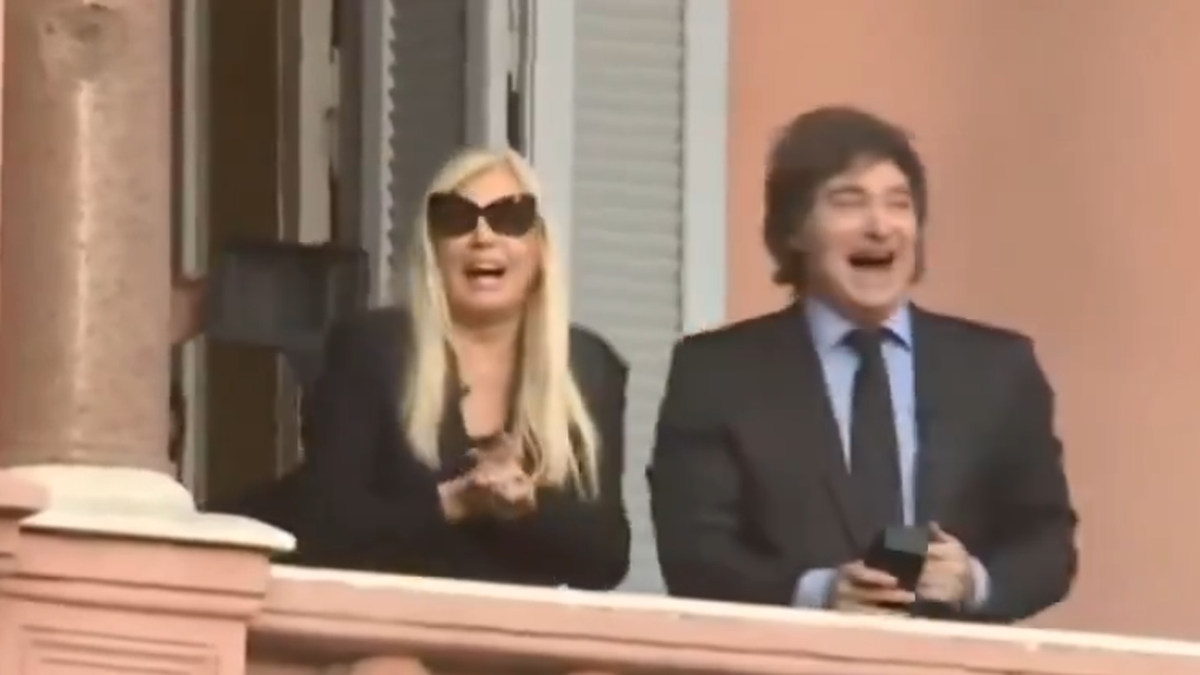 Javier Milei received Susana Giménez and went out to greet the balcony of the Casa Rosada