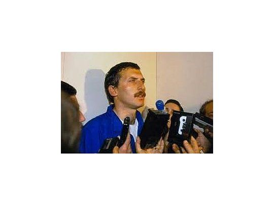 Mauricio Macri minutos después de ser liberado por sus captores en 1991.