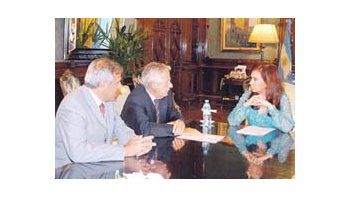 Dos patagónicos -el rionegrino Miguel Saiz y el neuquino Jorge Sapag- se llevaron ayer acuerdos de laCasa Rosada, tras su encuentro con Cristina de Kirchner. Antes habían enviado una señal regional deapoyo a Nación.