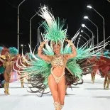 Mari-Mari suma más de 40 años de historia en el Carnaval País y 22 títulos. Mari-Mari suma más de 40 años de historia en el Carnaval País y 22 títulos.