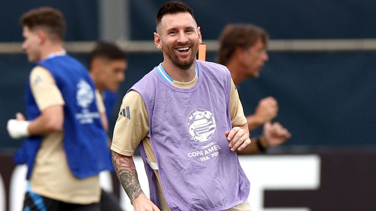Lionel Messi is ready for the final against Colombia and hopes Angel Di Maria retires with a goal