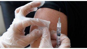 El Gobierno dejará de dar la vacuna contra la fiebre amarilla de manera gratuita a personas que viajen al exterior.