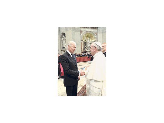 El católico Joseph Biden, vicepresidente de Estados Unidos, saludó a Francisco en nombre de su país.
