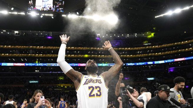 Lebron James Hace Historia Es El Primer Jugador En Anotar 40000 Puntos En La Nba 1410