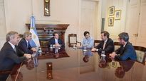 El Jefe de Gabinete, Nicolás Posse, y el ministro de Economía, Luis Caputo, recibieron este viernes en Casa Rosada a Jane Fraser, la Directora Ejecutiva de Citigroup.&nbsp;