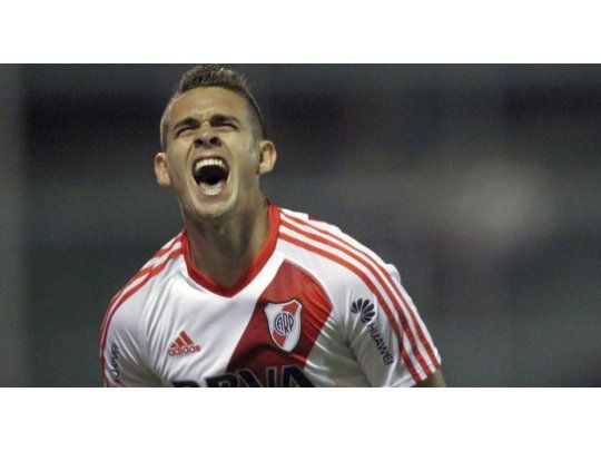 River, con suplentes, ganó en San Juan y sigue con puntaje ideal.