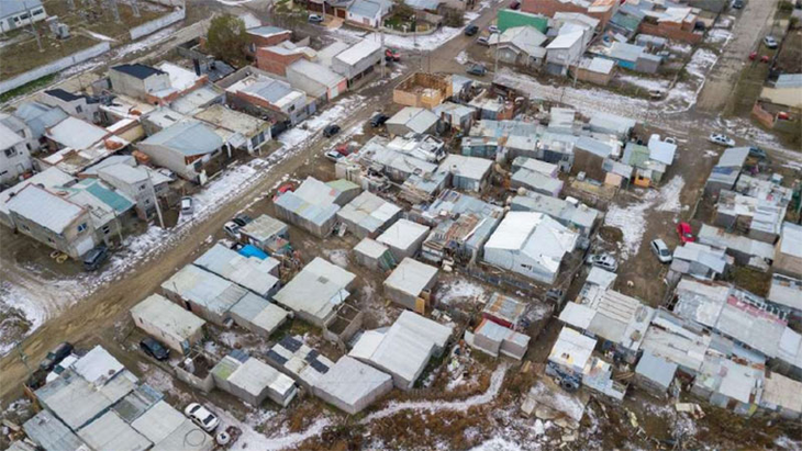 El Fondo de Integración Socio Urbana estaba siendo destinado a la inversión en planes de vivienda en barrios populares. El Fondo de Integración Socio Urbana estaba siendo destinado a la inversión en planes de vivienda en barrios populares.