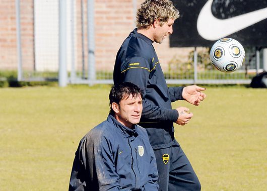 Una imagen que quizás no se vuelva a repetir. Abbondanzieri y Palermo juntos en un entrenamiento en Casa Amarilla. Inter de Porto Alegre mostró interés por ambos, pero sólo el arquero emigraría a Brasil.