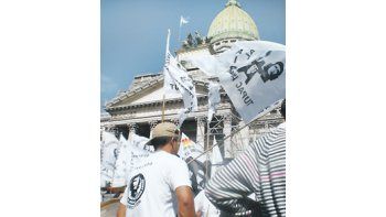 ámbito.com | La Túpac Amaru, una postal de tropa K en el Congreso.
