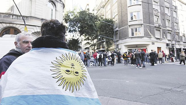 Hallazgo. Entre los mensajes encontrados, se descubrió que la pareja había hecho tratativas para alquilar frente al departamento de la vicepresidenta.