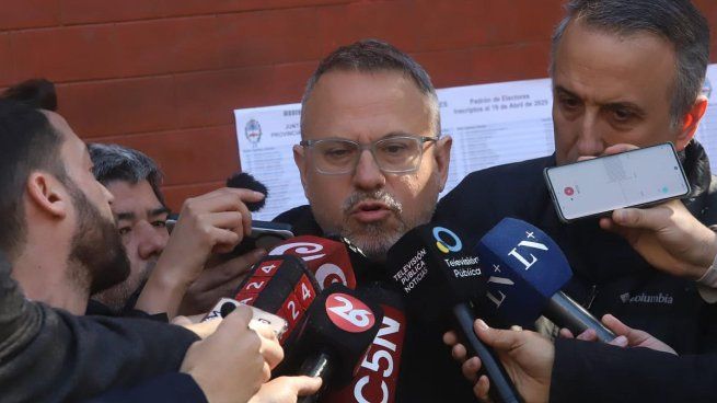 Valenzuela dijo que confía en la democracia.