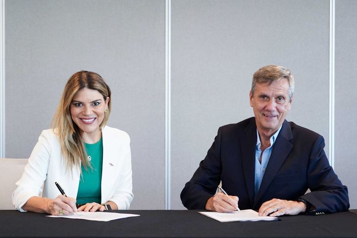 Leticia Jensen, Vicepresidenta Comercial de P&SP para Dow América Latina y Hector Carminatti, Gerente General de Benito Roggio ambiental. Leticia Jensen, Vicepresidenta Comercial de P&SP para Dow América Latina y Hector Carminatti, Gerente General de Benito Roggio ambiental.